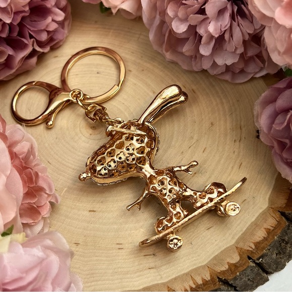 Crystal Snoopy Riding Skateboard Keychain Charm - Picture 13 of 15